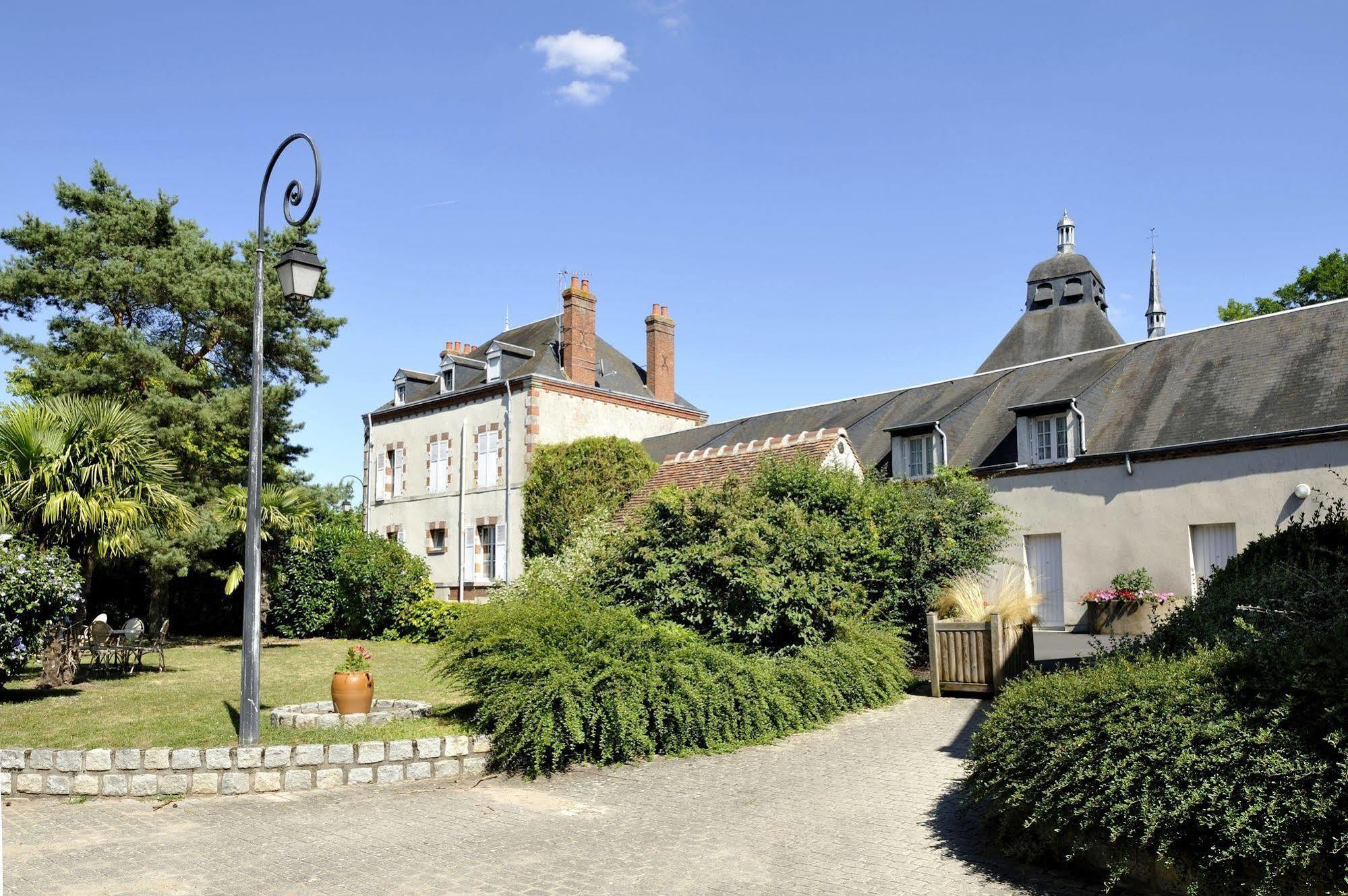Logis Hotel Restaurant Du Labrador Saint-Benoît-sur-Loire Buitenkant foto